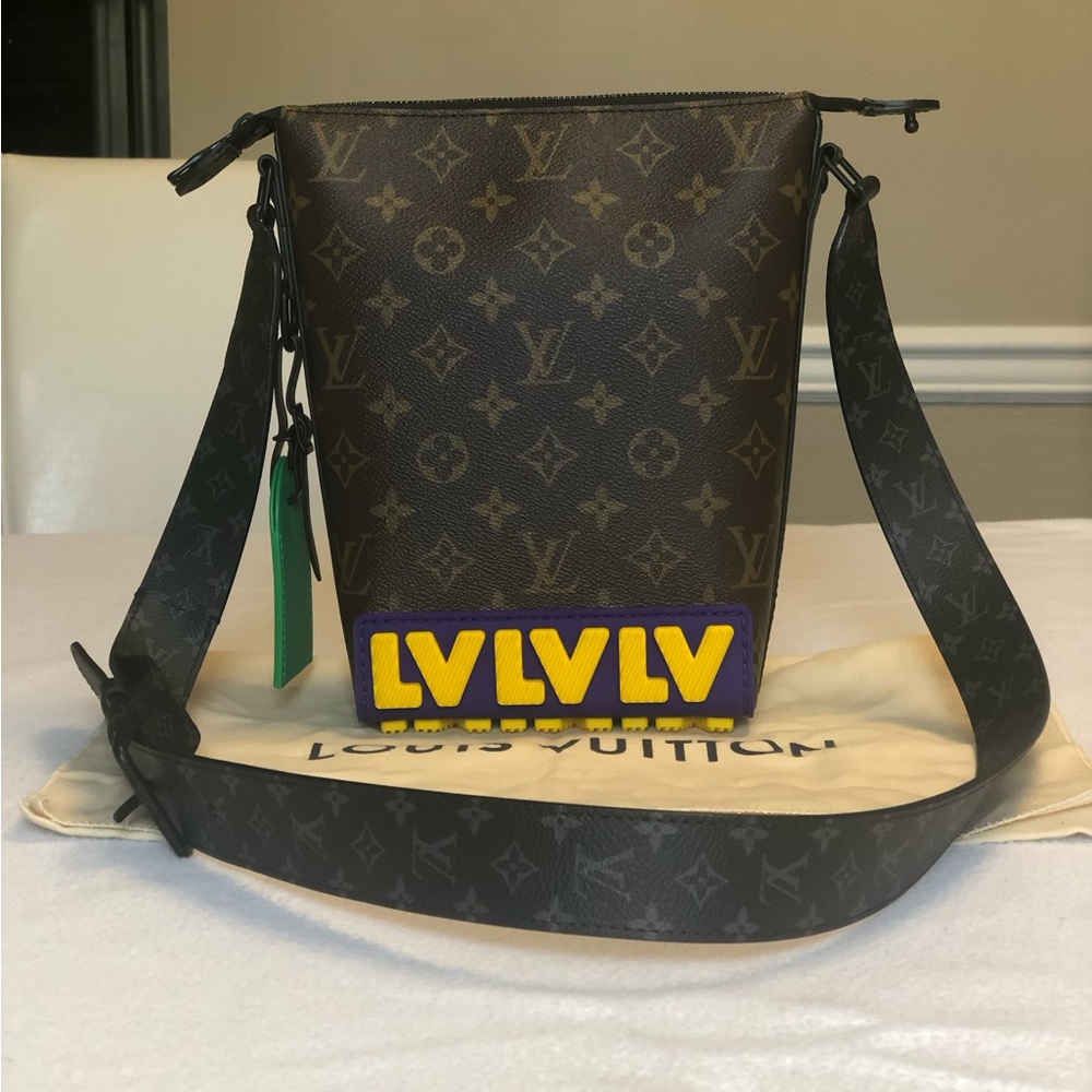 LOUIS VUITTON CRUISER MESSENGER BAG